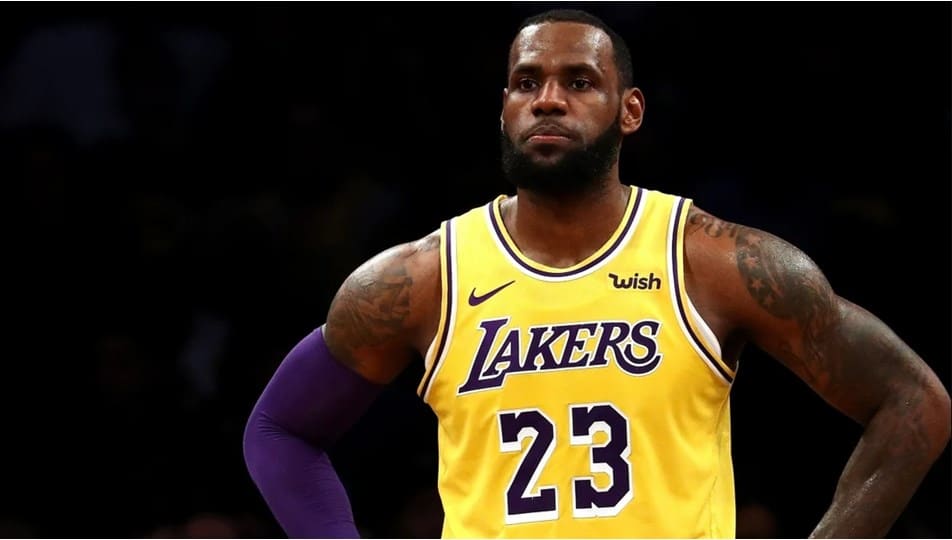 LeBron James: Kral Artık Çıplak kapak fotoğrafı