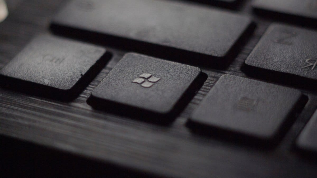 Yepyeni Bir pencere: Yeni Windows 11 İncelemesi kapak fotoğrafı