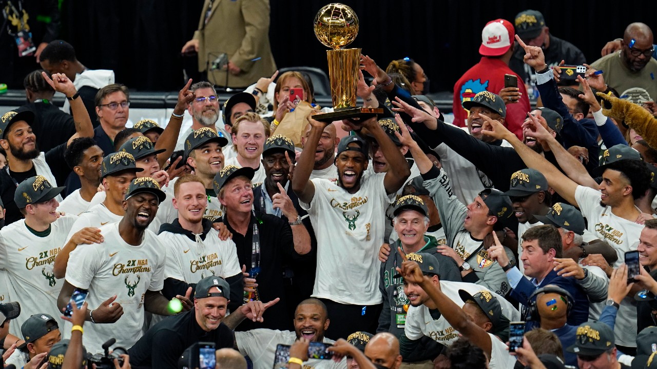 NBA Şampiyonu Milwaukee Bucks kapak fotoğrafı