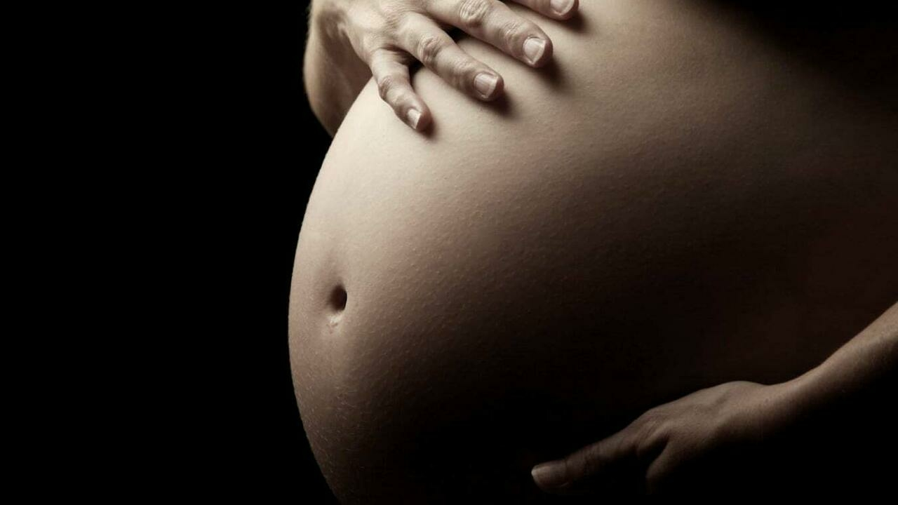 ANNE ADAYLARININ YENİ ENDİŞESİ: COVID-19 VE GEBELİK kapak fotoğrafı