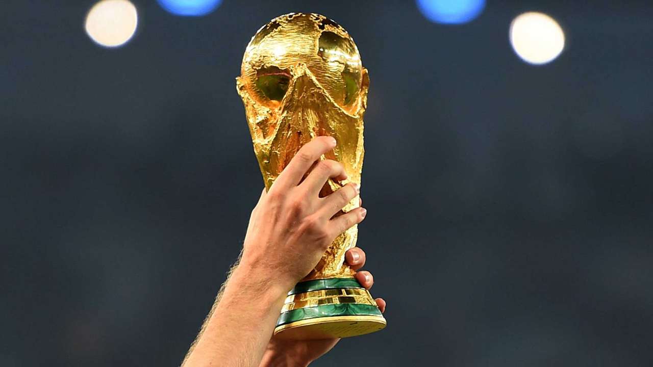 GÖLGEDE VE GÜNEŞTE FUTBOL kapak fotoğrafı