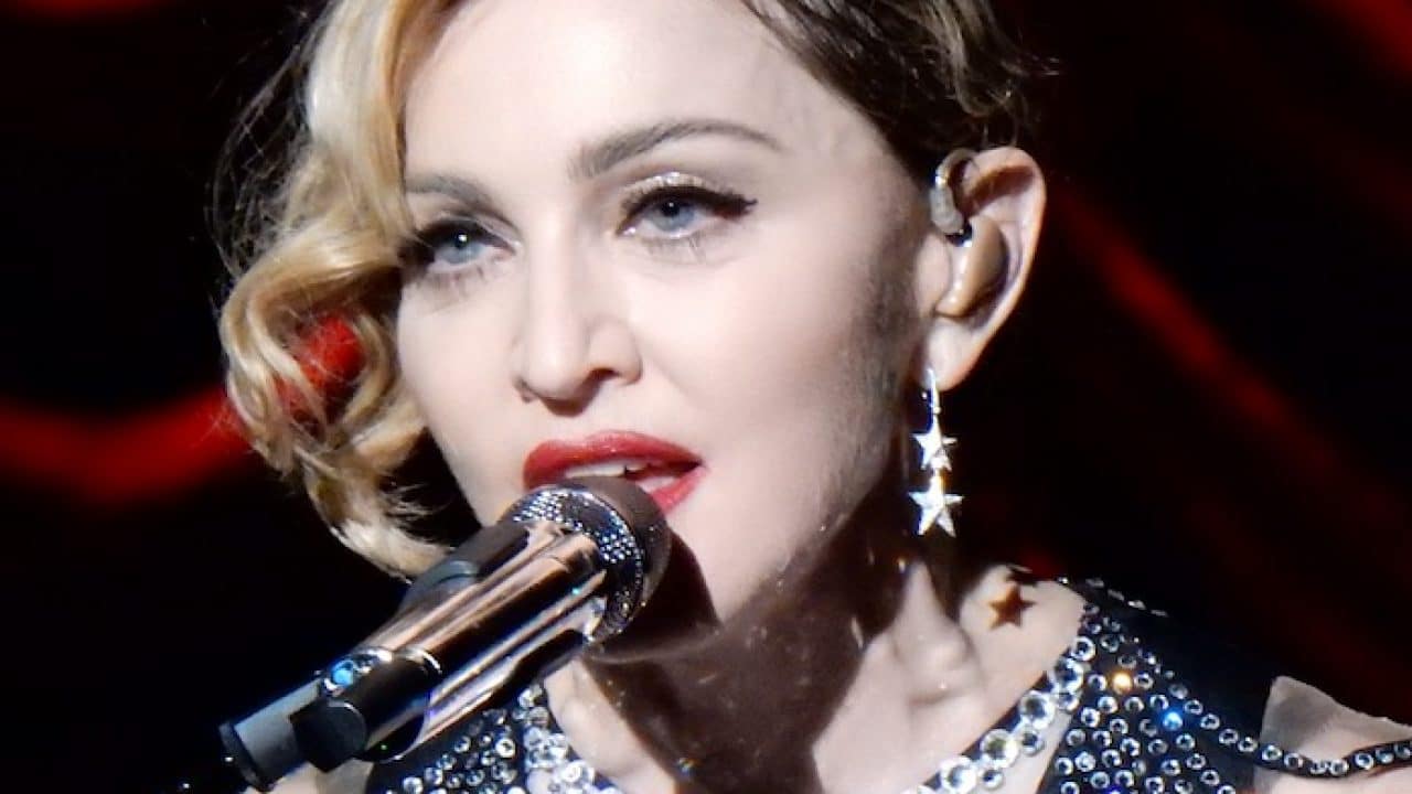 Madonna: Mantosuz İkon kapak fotoğrafı