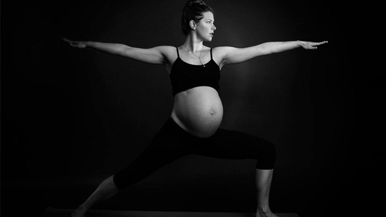 GEBELİKTE İÇSEL YOLCULUK: HAMİLE YOGASI kapak fotoğrafı