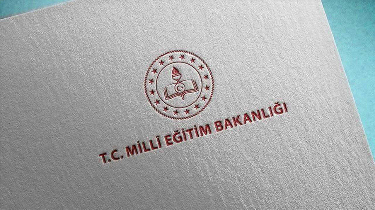 Nöbetçi Öğretmen: Eğitimin İlkel Yüzü kapak fotoğrafı